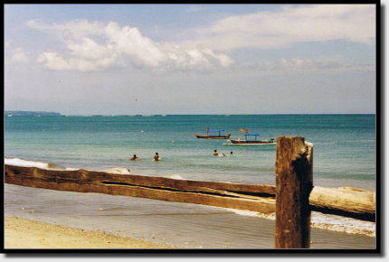 Blick von der Liege am Strand von Kuta