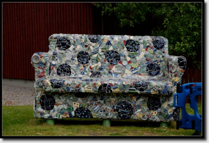 Ein Sofa aus Scherben